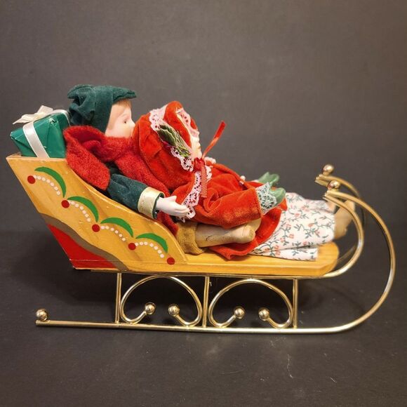 Christmas Around the‎ World Children in Sleigh Music Box Vintage - Picture 1 of 13